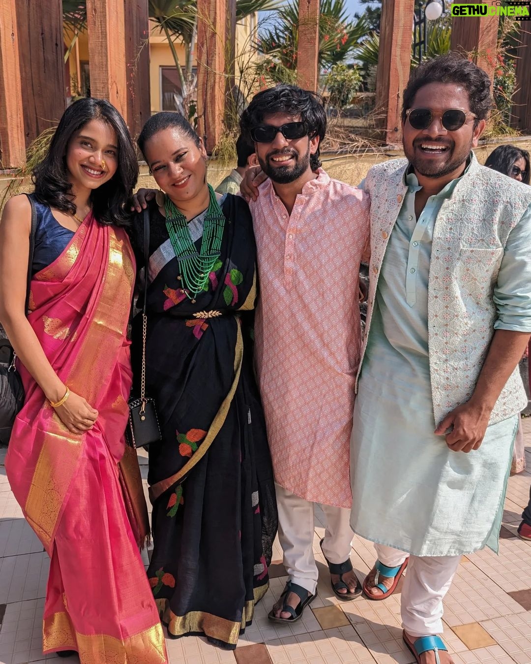 Bhagyashree Limaye Instagram - Madness, love, laughter, reunion! @gautamideshpandeofficial @swanandtendulkar , your wedding brought all of this ❤️ . . #swag #weddingbells #love #december #weekend