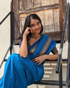 Bhagyashree Limaye Instagram - Wearing Aai chi Sadi this Diwali 🪔 #diwali #diwali2023 #celebration #festive #ootd #teampixel #pixel8pro #love #light #weekend Mumbai, Maharashtra