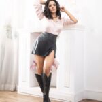 Bhagyashree Mote Instagram - A girl should command attention, not suffer it!🗡️ . . . With the amazing @vijaypowarphotography Beautifully done by @fabulla_by_lakshmi #beauty #brain #enjoying #different #phase