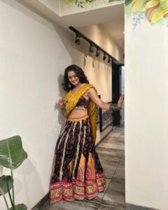 Bhagyashree Mote Instagram - Full colourful!🌈😁 . . . #look #garba #love #dance #enthusiast
