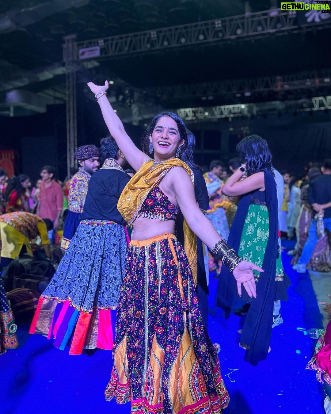 Bhagyashree Mote Instagram - Garba fever last night!š Let myself out for last night of Navratri! Thank You @suchitragosavi for encouraging me!š P. S. Find š in the pic . . . #garba #fun #navratri #dance #positivity #lastday #dressup #vibe #feel #colours #culture #fresh