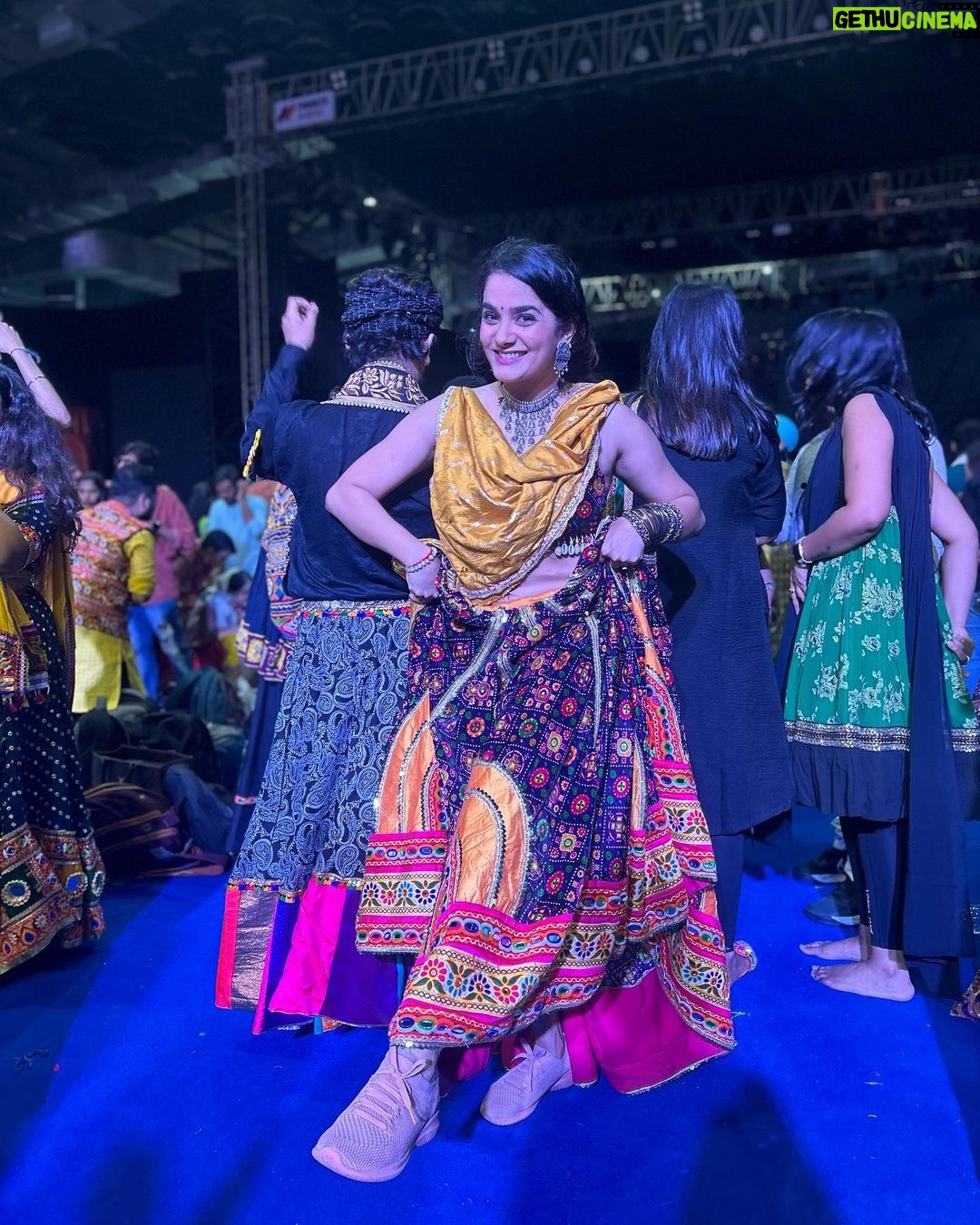 Bhagyashree Mote Instagram - Garba fever last night!š Let myself out for last night of Navratri! Thank You @suchitragosavi for encouraging me!š P. S. Find š in the pic . . . #garba #fun #navratri #dance #positivity #lastday #dressup #vibe #feel #colours #culture #fresh