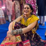 Bhagyashree Mote Instagram - Garba fever last night!🌈 Let myself out for last night of Navratri! Thank You @suchitragosavi for encouraging me!😘 P. S. Find 👟 in the pic . . . #garba #fun #navratri #dance #positivity #lastday #dressup #vibe #feel #colours #culture #fresh