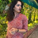 Bhagyashree Mote Instagram - Around the block!❤️ . . 📸 @yash_jadhav_official #wandering #navratri #red #festive #3rdday #colour #garba #celebration #fast #enjoying #vibe