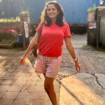 Bhagyashree Mote Instagram - Turning towards the light!💫🌞🫠 #bareskin #happypuppy #positivevibes #fresh #newness #happiness