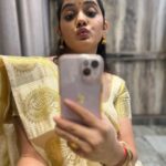 Bhagyashree Mote Instagram - A saree photo dump!🥻also it can never go wrong!❤️ at least on me!🤷🏻‍♀️