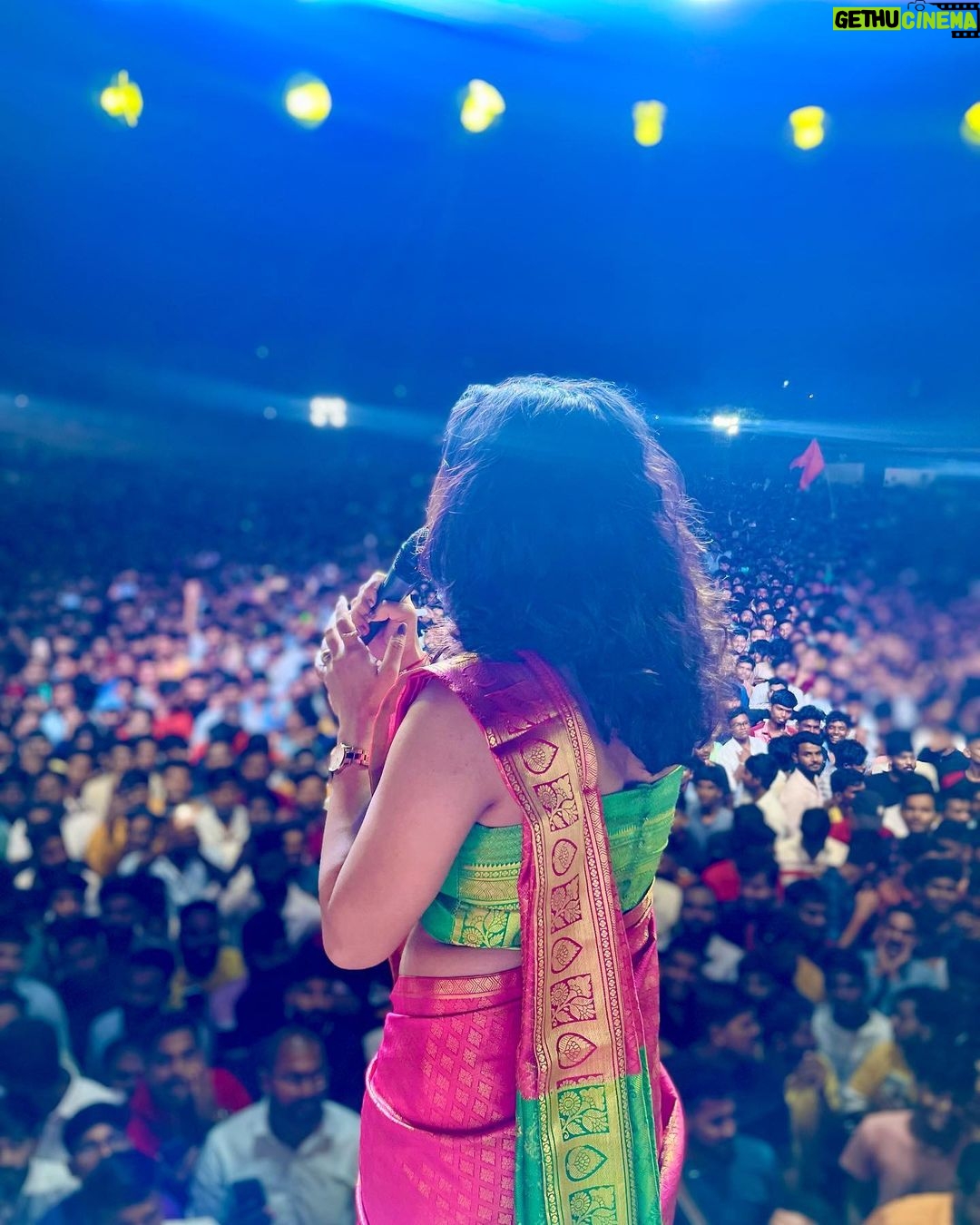 Bhagyashree Mote Instagram - The feeling is surreal and the energy is unmatchable!π«Άπ» Thank you for accepting me with open hands and loving me so much! I am nothing but greatful for it!ππ»β€οΈ #fanlove #appriciation #event #shikrapur #overwhelmed