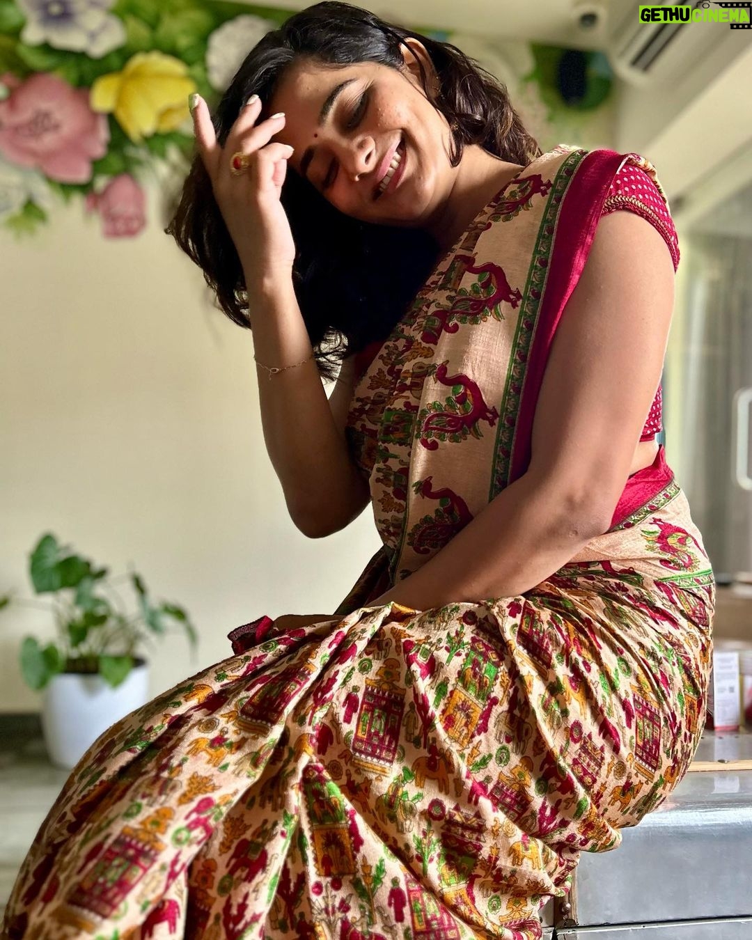 Bhagyashree Mote Instagram - Elegance wrapped!🦢🤍🪷