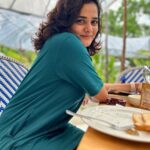 Bhagyashree Mote Instagram - Unplanned outings, cozy cafes, tasty food hogging, reading books in all places, enjoying the quietness, experiencing cold and breezy air for hours and hours! I have had all the kind of fun I needed for a break! This susegaad place is all hearts!🫶🏻🍃🤍🪭 Goa