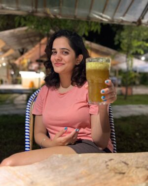 Bhagyashree Mote Instagram - Unplanned outings, cozy cafes, tasty food hogging, reading books in all places, enjoying the quietness, experiencing cold and breezy air for hours and hours! I have had all the kind of fun I needed for a break! This susegaad place is all hearts!🫶🏻🍃🤍🪭