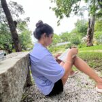 Bhagyashree Mote Instagram - Unplanned outings, cozy cafes, tasty food hogging, reading books in all places, enjoying the quietness, experiencing cold and breezy air for hours and hours! I have had all the kind of fun I needed for a break! This susegaad place is all hearts!🫶🏻🍃🤍🪭 Goa