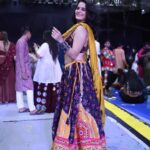 Bhagyashree Mote Instagram - Playing dress up!🎠 #garbalook . . . 📸 @thememoryfilmers @ajays.thakur #fun #dance #positivity