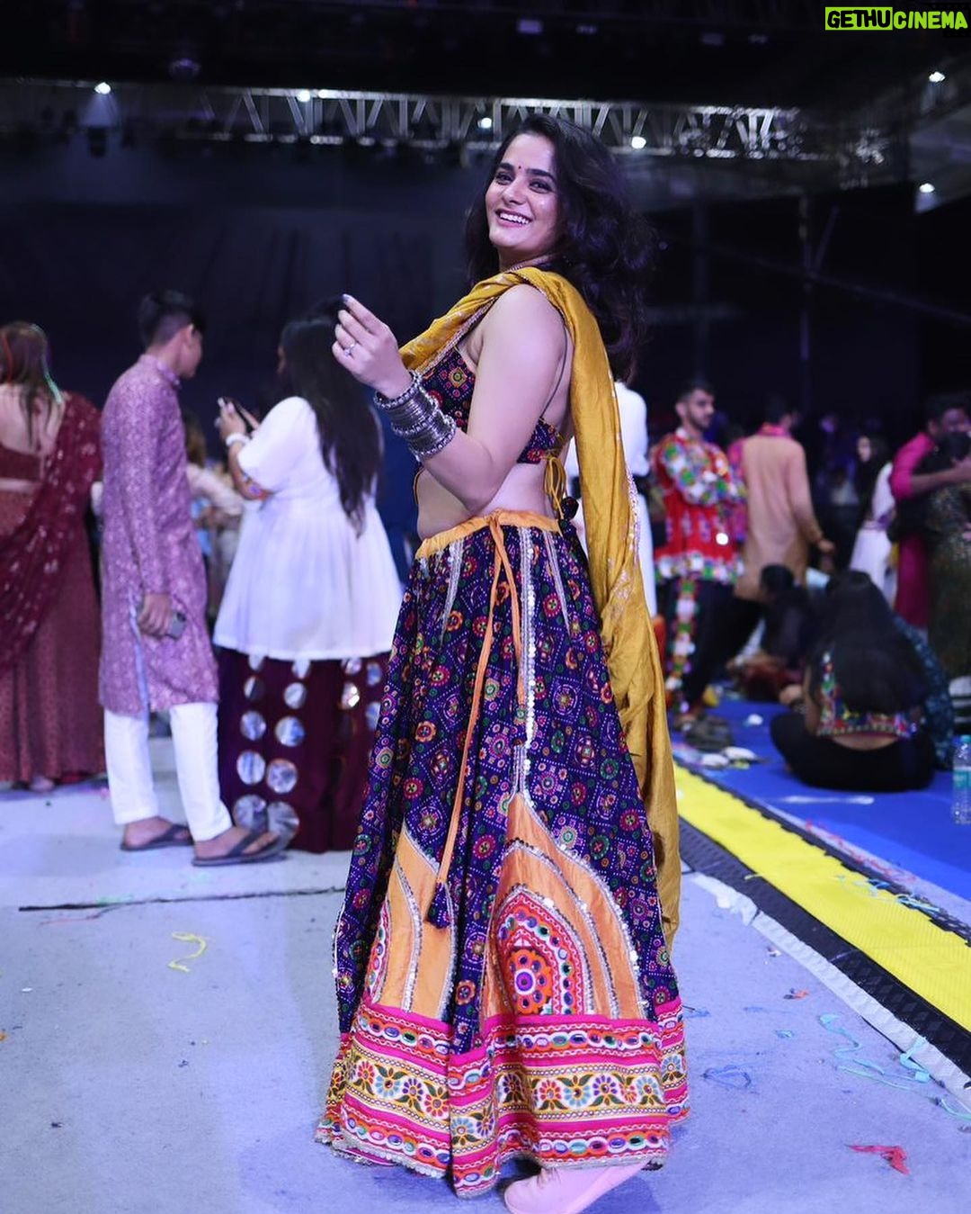 Bhagyashree Mote Instagram - Playing dress up!🎠 #garbalook . . . 📸 @thememoryfilmers @ajays.thakur #fun #dance #positivity
