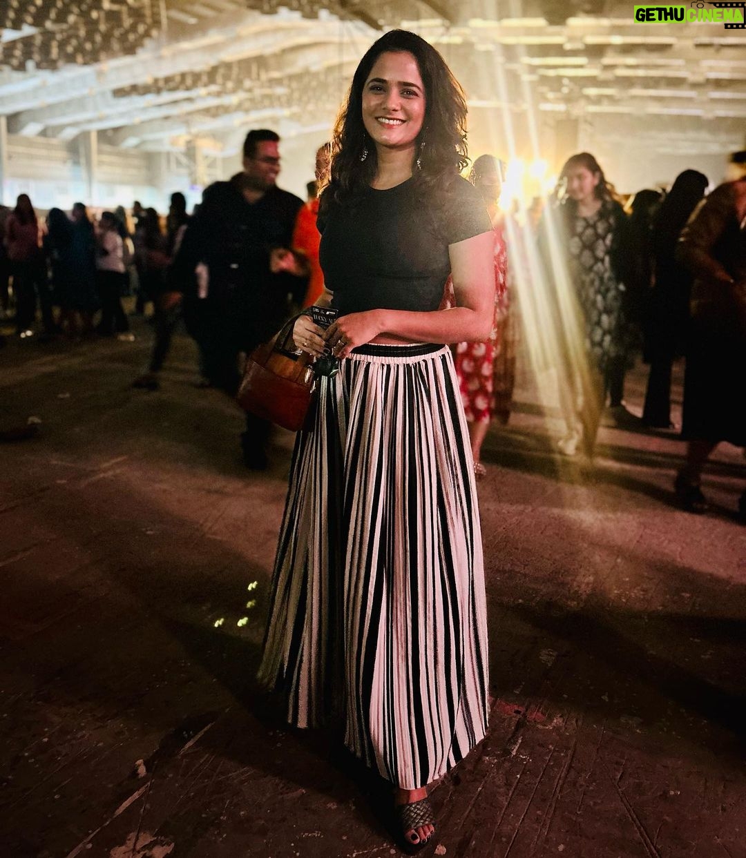 Bhagyashree Mote Instagram - Beautiful evening spent with pure soulful music!πππ€©ππ»ππ I am all mesmerised and feeling pure love in my heart! @officialluckyali is all hearts.π«Άπ» It was pure magical to listen to you live!β€οΈ P. S. (Grinning all the way back home bursting with happiness and peace) β€οΈ . . . #evening #wellspent #solodate #lovingmyowncompany #music #love #feel #luckyali #magicaltime #purelove #cantexpress #inwords #thedepth #soulful #justbeautiful #happyme