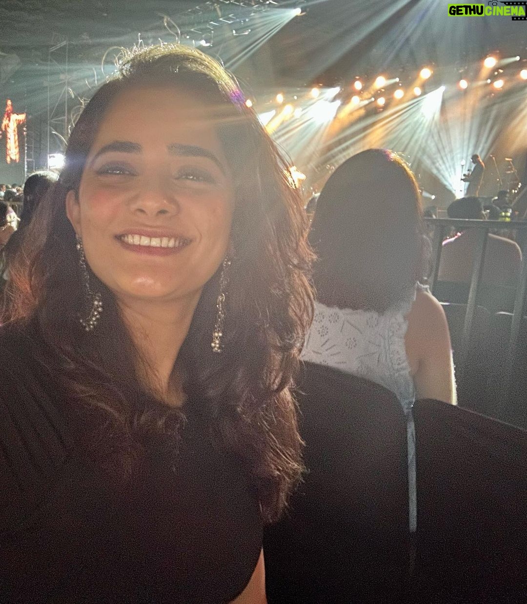 Bhagyashree Mote Instagram - Beautiful evening spent with pure soulful music!πππ€©ππ»ππ I am all mesmerised and feeling pure love in my heart! @officialluckyali is all hearts.π«Άπ» It was pure magical to listen to you live!β€οΈ P. S. (Grinning all the way back home bursting with happiness and peace) β€οΈ . . . #evening #wellspent #solodate #lovingmyowncompany #music #love #feel #luckyali #magicaltime #purelove #cantexpress #inwords #thedepth #soulful #justbeautiful #happyme