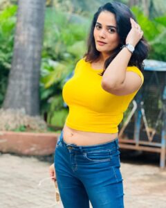 Bhagyashree Mote Instagram - Hain ji?💁🏻‍♀️ 📷 @shreyash_thekingjd 🤩 . . . #lookoftheday #shiningstar