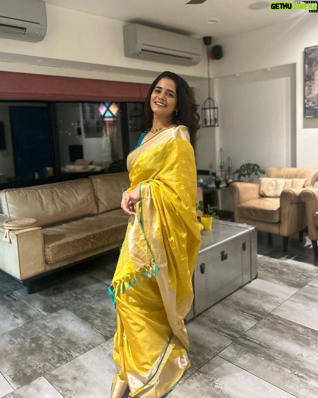 Bhagyashree Mote Instagram - Festive vibes!✨ Happy Diwali from me and mine!❤️ . . . #diwali #brightness #light #celebration #festival #ready #feels
