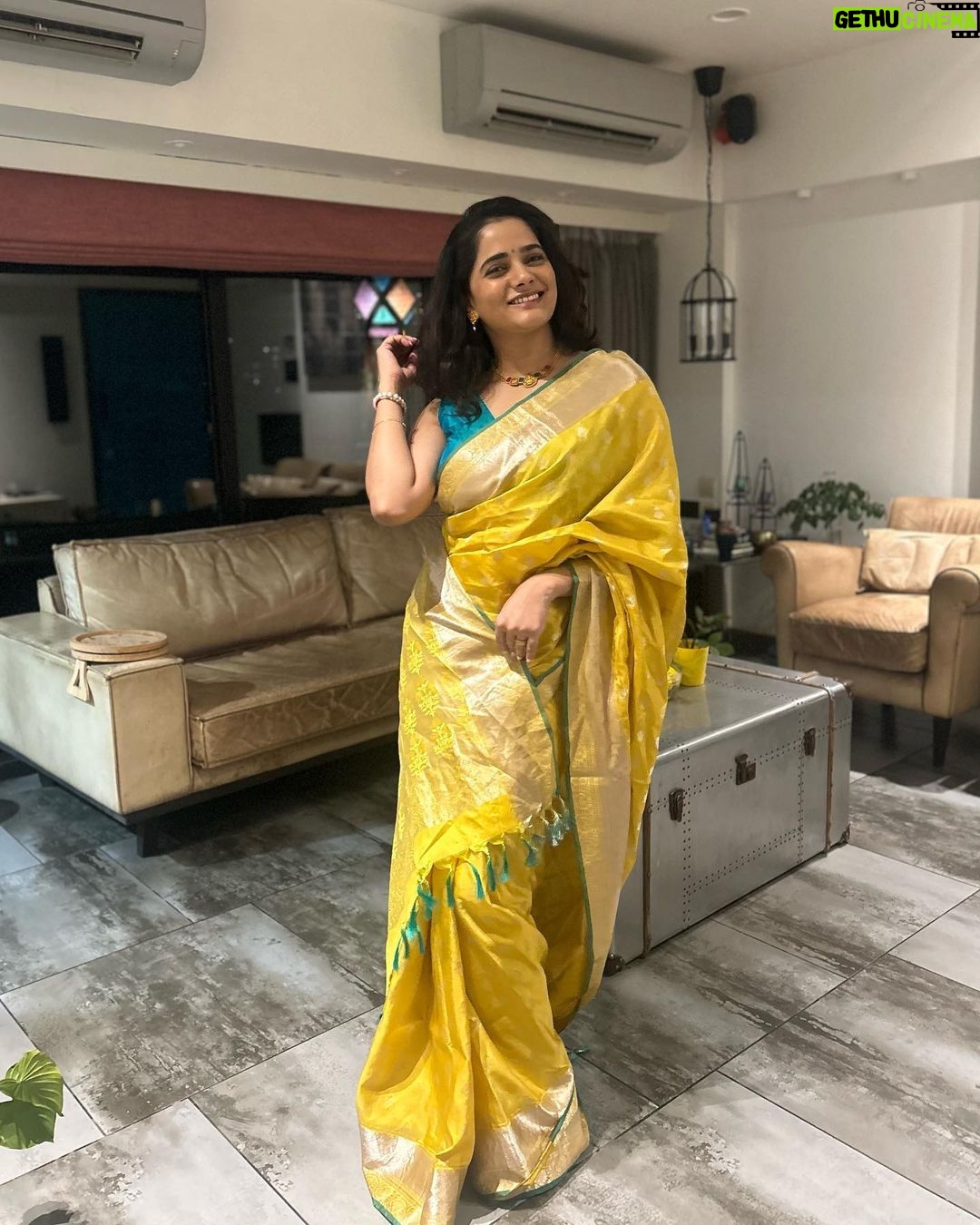 Bhagyashree Mote Instagram - Festive vibes!✨ Happy Diwali from me and mine!❤️ . . . #diwali #brightness #light #celebration #festival #ready #feels