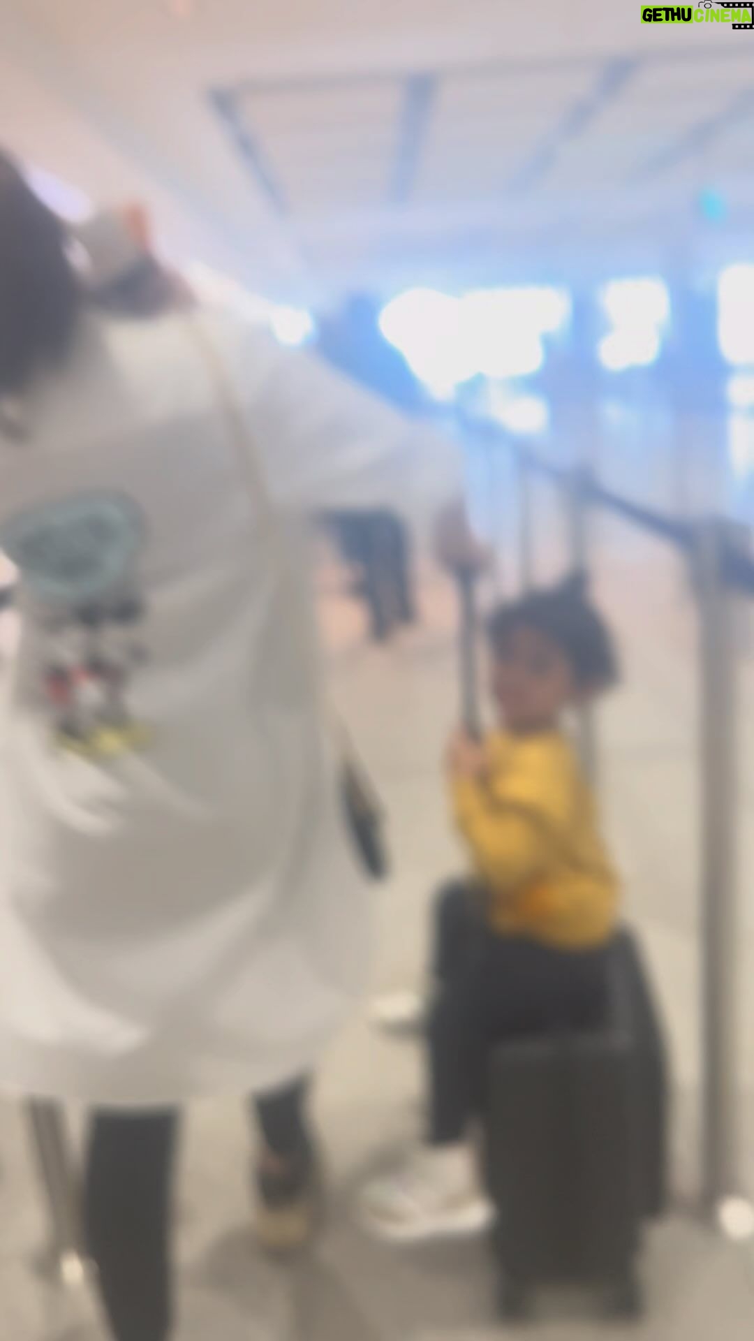 Bhama Instagram - Iām trapped š Dubai, United Arab Emirates