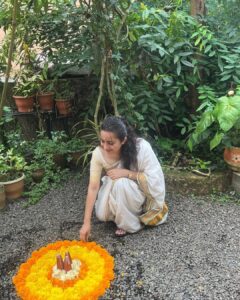 Bhama Instagram - എല്ലാവർക്കും ഹൃദയം നിറഞ്ഞ ഓണാശംസകൾ ♥️