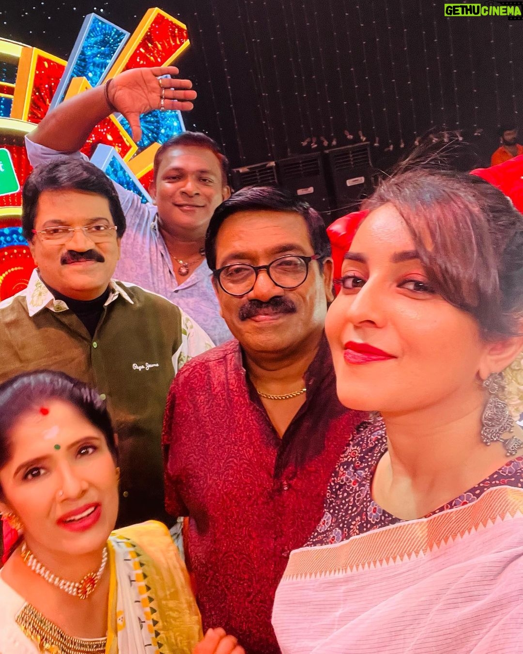 Bhama Instagram - Keep the Spirit of Onam in your Hearts. Happy Onam♥️