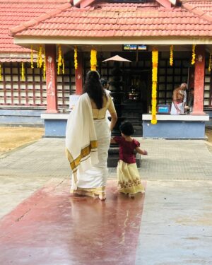 Bhama Instagram - എല്ലാവർക്കും ഹൃദയം  നിറഞ്ഞ ഓണാശംസകൾ ♥️