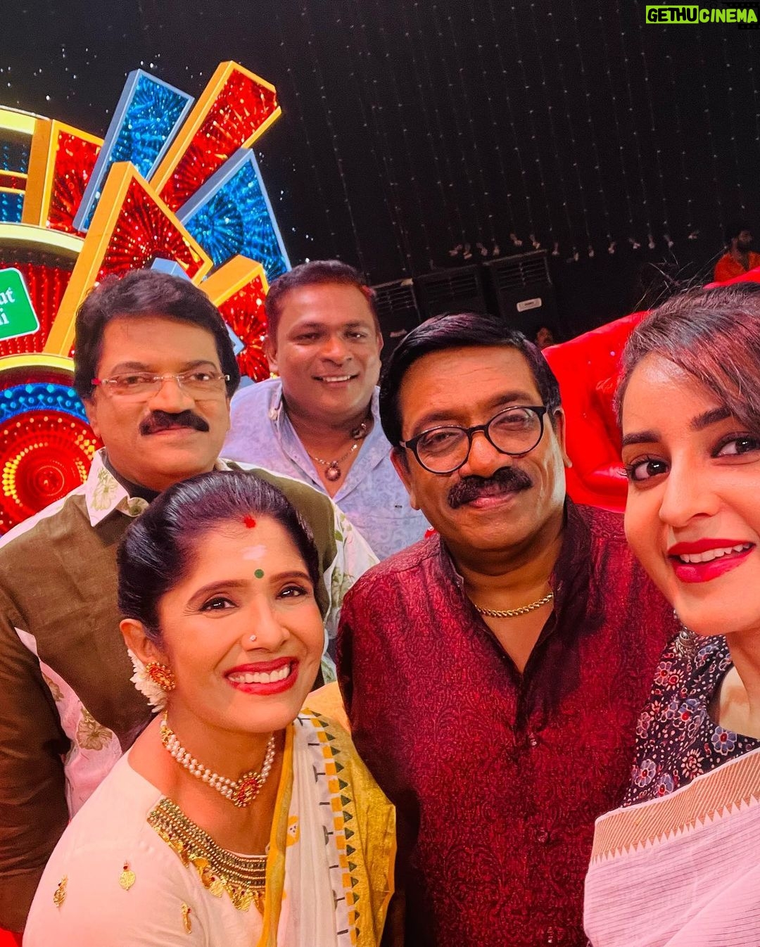 Bhama Instagram - Keep the Spirit of Onam in your Hearts. Happy Onam♥️