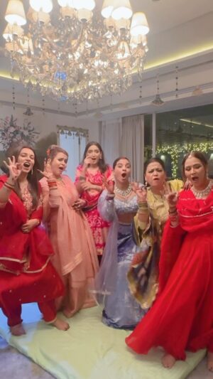 Bharti Singh Instagram - Waowwwwww karwachauth 🌙 🤪 #girlgang #bossladies