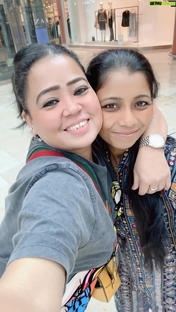 Bharti Singh Instagram - Best Team ❤️ @vishnu9352 @rajucpathak @siddhi_hairstylist @rupa_shak @noor_celebrity_hairstylist @laksh_singhlimbachiya