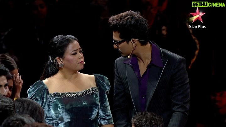 Bharti Singh Instagram - Khinch ke sabki taang, Bharti aur Harsh ne iss jashn mein laga diye chaar chaand! ✨🌙 Dekhiyega zaroor, #StarParivaarAwards2023, iss Ravivaar yaani 1st October, shaam 7 baje, StarPlus aur Disney+ Hotstar par. @rupaliganguly @gauravkhannaofficial @harshad_chopda @pranalirathodofficial @bharti.laughterqueen @haarshlimbachiyaa30