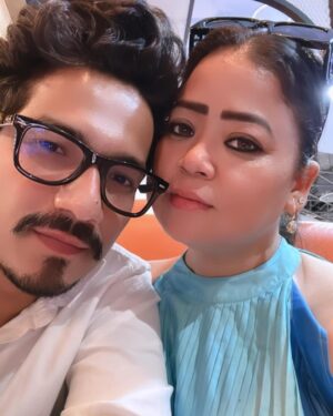Bharti Singh Instagram - I love you Haarsh❤️🤗🧿❤️happy anniversary @haarshlimbachiyaa30 #6years #weddinganniversary #ganpatibappa #love #iloveyou❤️