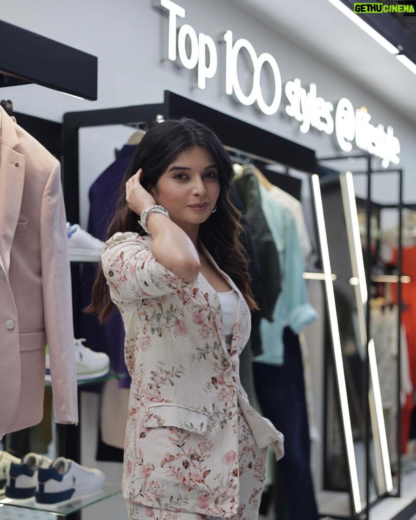 Bhavika Sharma Instagram - It's time to raise the bar and celebrate @lifestylestores incredible journey of reaching 100 stores in style! I'm dressing up in the latest fashion trends and accessories to commemorate this milestone. #LifestyleStores #100StoresInStyle #stylesforeveryyou #Fashionista #ad