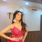 Bhavika Sharma Instagram – Am I too late for this? 🤭🙈

#reels #trendingsongs #dance