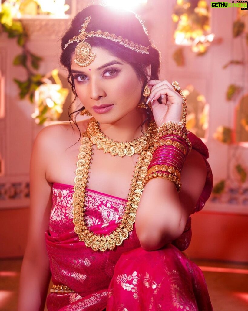 Bhavika Sharma Instagram - NAVRATRI DAY 8 Look featuring the beautiful @bhavikasharma53 in a Modern Goddess Avatar where she represents Color Pink , 8th Color of Navratri 💖 . . Shoot Concept & Designed By:- @nehaadhvikmahajan @bridalsbynam . 💄MUA , Hair & Styling :- @nehaadhvikmahajan . Assisted By :- @styleby_vaishnavi . 🥻Saree :- @neerusindia . 💍Jewelery :- @sonisapphire . 🎥:- @abhay_r_kirti . #bhavikasharma #makeup #ootd #nehaadhvikmahajan #makeupbyme💄 #nammakeovers #bride #to #be #bridal #look #bridalmakeupartist #destinationweddingmakeupartist #weddingmakeup #hair #hairstyling #nammakeovers #bollywood #television #makeupartist #mumbai #traveller #all #over #the #globe