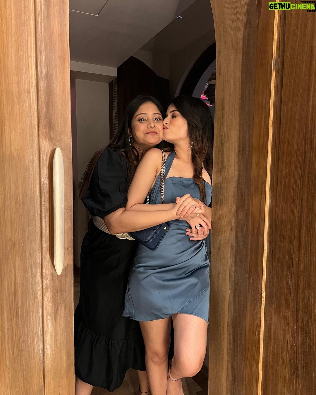 Bhavika Sharma Instagram - Meri har choti si muskan ke piche hai tu uthte- baithte mano mera saya hai tu, mai hasti hoon to jaise khil uthti hai tu meri jann basti hai tujhme ye janti hai na tu ♥️ Happy birthday meri pyaari pyaari deepu @dipikasharmaa I love you bohat bohat bohat saara🤗🧿