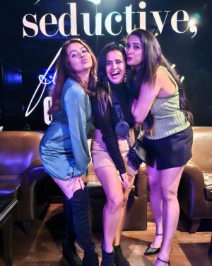 Bhavini Purohit Instagram - Seductive😂 as it says in the pic 😝😝
.
Finally we 3 meet ♥️ 
.
#influencer #besties #saathiya #gang #tvseries #rashi #gopi #radha #cuties