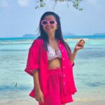 Bhavini Purohit Instagram - Finding paradise where ever I go 🫶🏻 . Travel partner- @indigo.6e W/ @dhavalmavreck . #influencer #travel #paradise #wanderlust #indonesia #island #indigo #travelling #trending #bhavinipurohit Jakarta, Indonesia