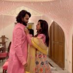 Bhavini Purohit Instagram - Ho Mere Mahiye Jinna Sohna Na Koi Hoya Na Koi Hona Je Main Pittal Te Oh Sona Bakhuda ♥️ . With my forever @dhavalmavreck 🧿 . #influencer #couple #songs #couplegoals #style #crazy #us #trending #reels #babe #love #dhaval4bhavini #bhavinipurohit