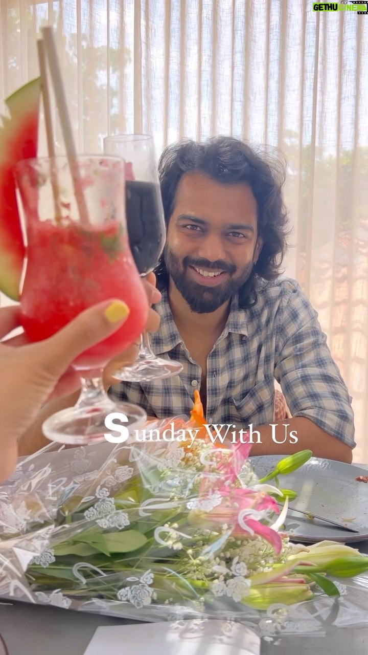 Bhavini Purohit Instagram - Memories with right people with always remain Priceless ♥️Sunday with Us 😝 Bohot sara gossip,laughter and hogging on Food 😝 . #influencer #vlog #birthday #vlog #wishes #friends #friendship #gossip #food #laughter #bhavinipurohit