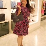 Bhavini Purohit Instagram – Isn’t it super cool ♥️
Found my entire spring wardrobe under one roof at @katespadeny ! From vibrant prints to pop colours , they have it all! 
What are you guys waiting for: 
So visit the nearest Kate spade NY store to shop their latest collection ! @reliancebrandsltd @ajioluxe 
.
Video Cr- @ashish_sawant__ 
.
#influencer #luxurylifestyle #luxury #katespadeny #bag #totebag #ajioluxe #