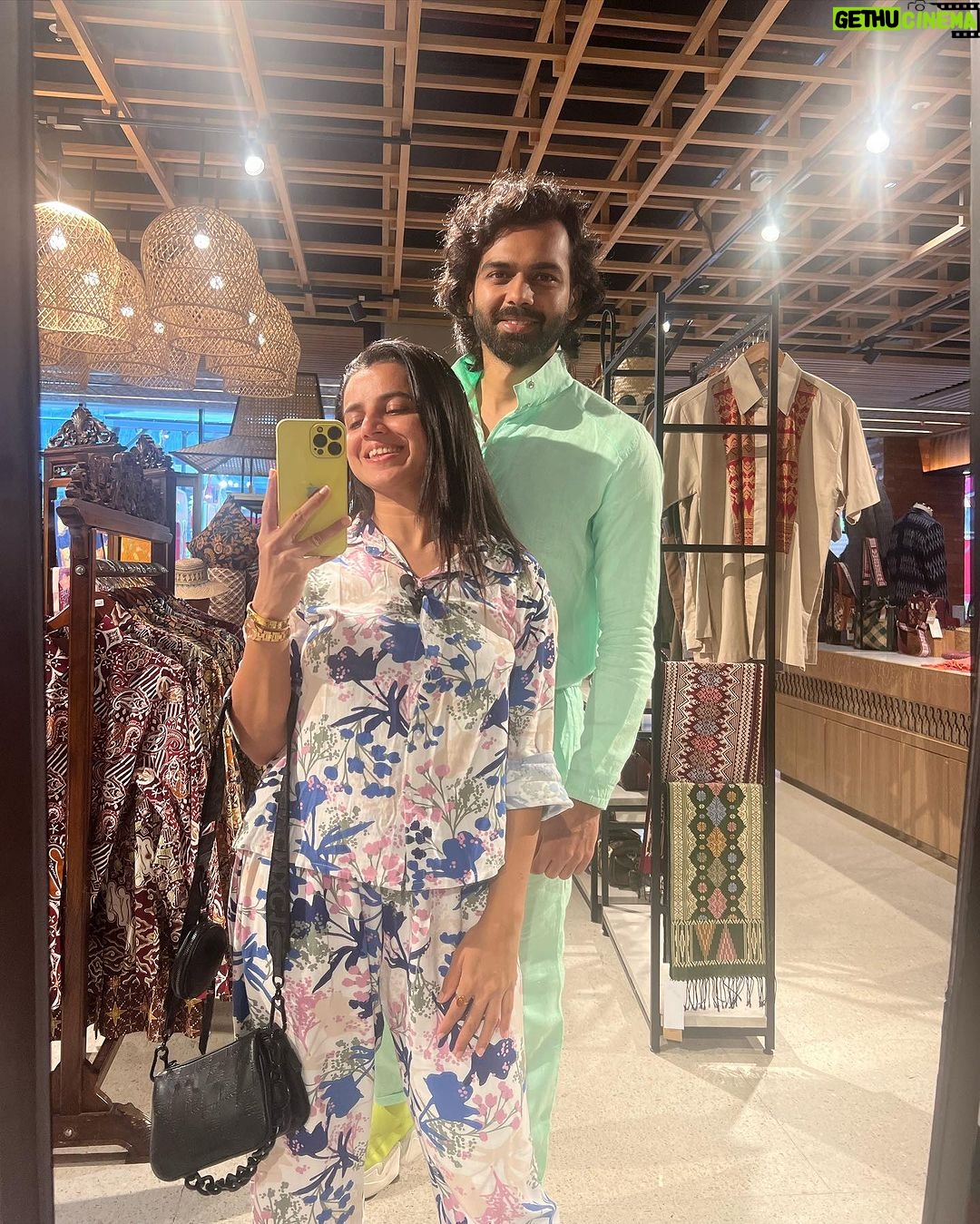 Bhavini Purohit Instagram - Jakarta Photo Dump ! That bag was for 26,00,000 Rupiah 🫣 . Exploring Jakarta with @dhavalmavreck . #influencer #photo #couple #couplegoals #travel #exploring #indonesia #bhavinipurohit Jakarta, Indonesia