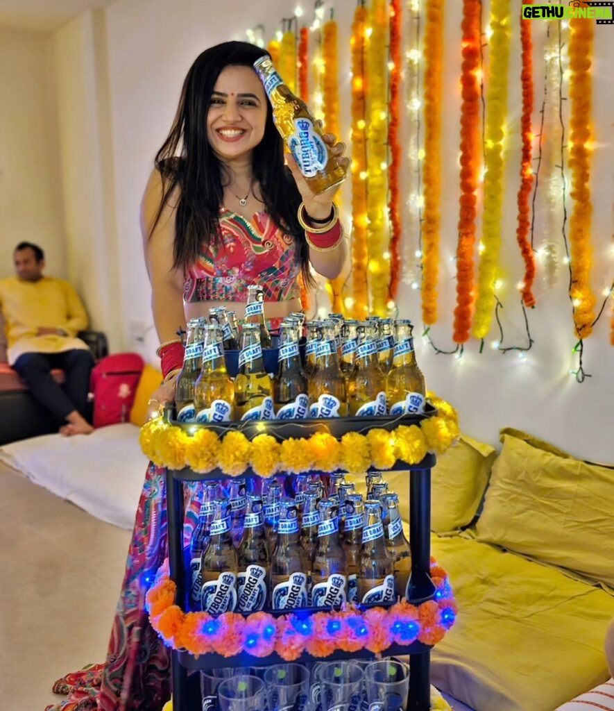 Bhavini Purohit Instagram - This Diwali party has been extra awesome with @tuborgzerosoda . #TuborgWaliDiwali #tuborg #whynot #opentomore