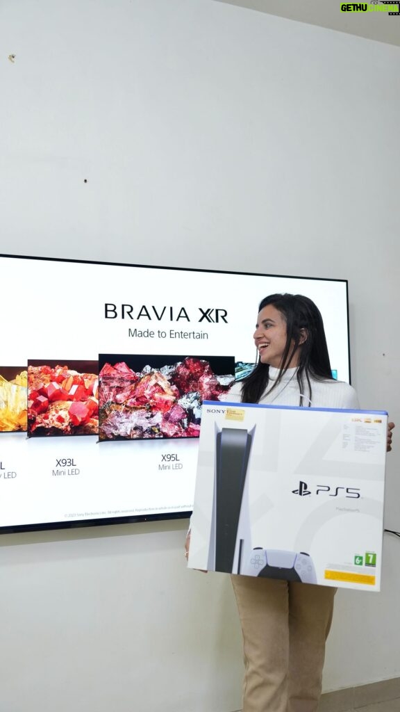 Bhavini Purohit Instagram - “Experience Gaming Brilliance with Sony Bravia + PS5 🎮📺 @playstationin @sonyindiaofficial . #MadeToEntertain#BraviaOLED #A80L #premiumtelevision #perfectforgaming #PerfectForPlayStation5 #PS5 #playstation