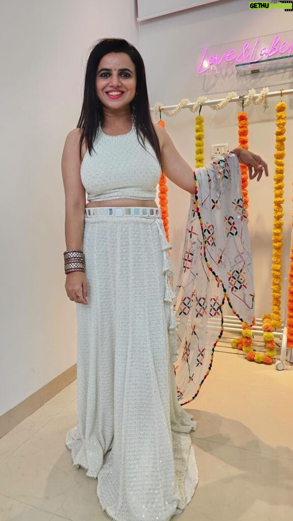 Bhavini Purohit Instagram - 8/9 Navratri fits #stylewithbee . Outfit- @loveandlabelsbyhemakshii . #influencer #style #navratri #trend #garba #crazy #dandiya #traditional #indianwear #trendingreels #bhavinipurohit