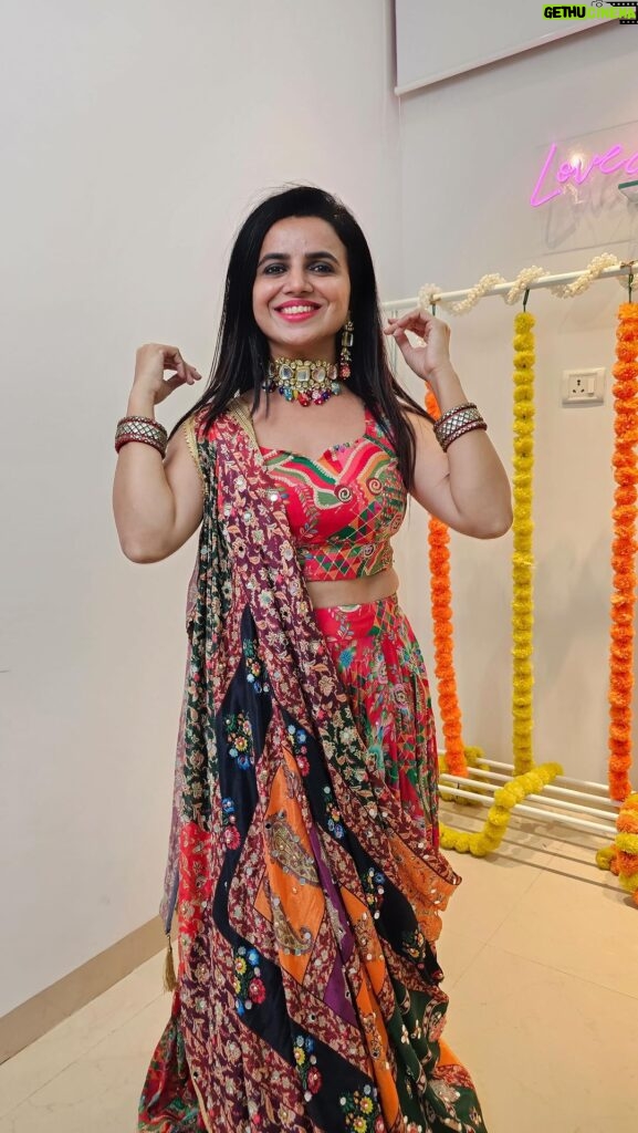 Bhavini Purohit Instagram - 7/9 Navratri fits #stylewithbee , Let me know in comments which is your fav colour Navratri outfit . Outfit - @loveandlabelsbyhemakshii Dupatta- @loveandlabelsbyhemakshii Neckpiece with earrings - @gehnacollections Bangles- Bhuleshwar Market . #influencer #style #dandiya #garba #fashionstyle #dandiyanight #garbanight #indianwear #traditional #bhavinipurohit .