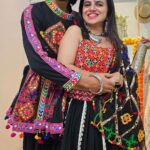 Bhavini Purohit Instagram – 5/9 Navratri fits ! Rate our outfit in comments from 5 🫶🏻
.
This Navratri outfits are also available on Rent, for more details DM @loveandlabelsbyhemakshii 
.
My outfit- @loveandlabelsbyhemakshii 
Dhaval’s Outfit- @loveandlabelsbyhemakshii 
.

My jewellery- @gehnacollections 
MUH- @pastelpalettes_manali 
.
.
#influencer #style #navratri #dandiya #couple #couplegoals #dance #gujju #sunburn #fashionstyle #navratrispecial #designer #outfits #bhavinipurohit