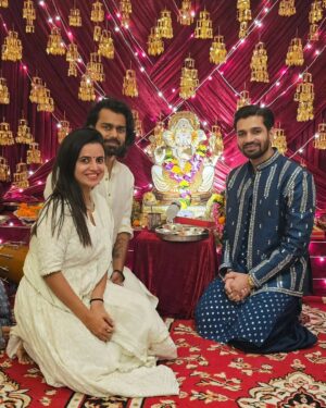 Bhavini Purohit Instagram - Ganpati Bappa Moriya 🫶🏻
.
#influencer #ganpati #bappa #god #festival #celebration #buddies #festivaloutfit #style