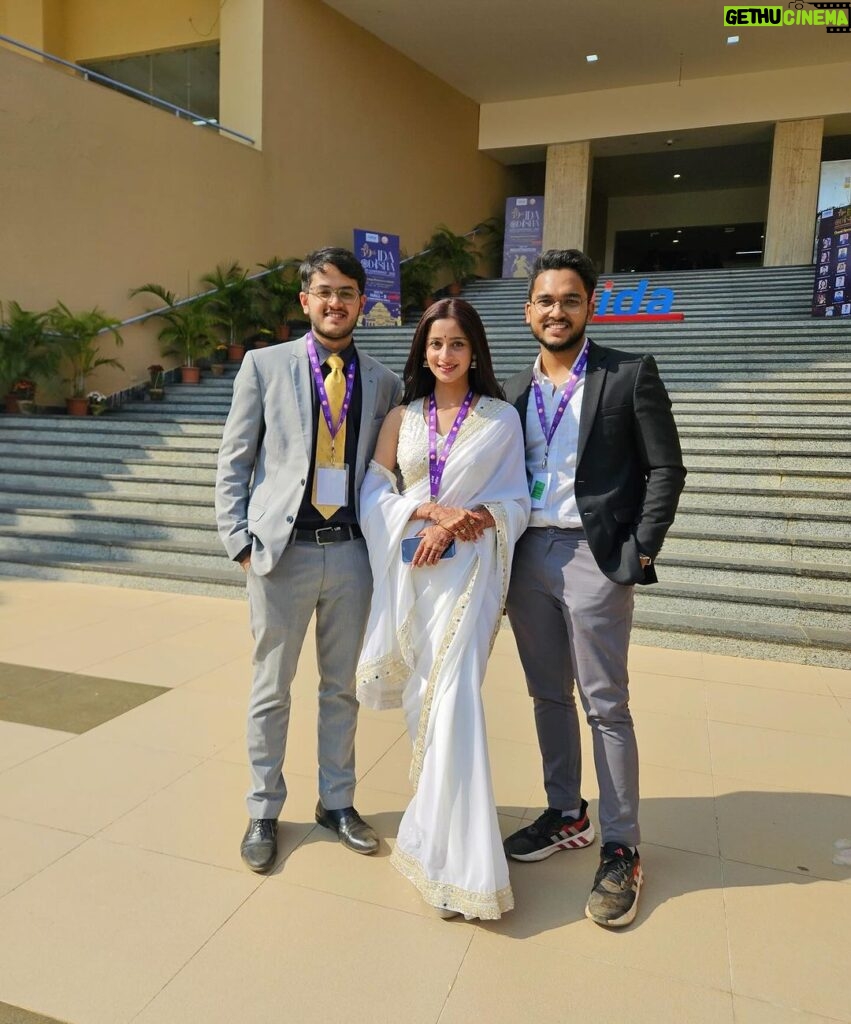 Bhoomika Dash Instagram - Had an amazing experience at @39th_ida_odishastateconference hosted by @soa_sikshaoanusandhan and IDA Kalinga Bhubaneswar Branch . Absolute honor to click a snap with our most eminent, skilful professors @dearanurag sir ,Dr. Swati mam, Dr. Abhilash sir, my seniors and batchmates (3rd year)😇✨ Soa Auditorium, Campus -2, Bhubaneswar