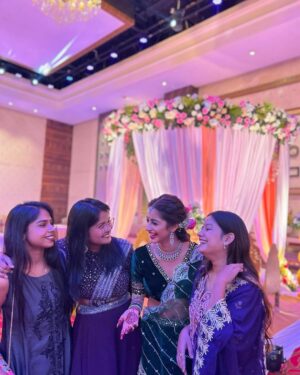 Bhoomika Dash Instagram - This day was as perfect as this photos and videos 🫶✨💫

Thank you so much to my IDS friends for joining in for the wedding ceremony of @anchal_ashmita and @dtanmoy💛