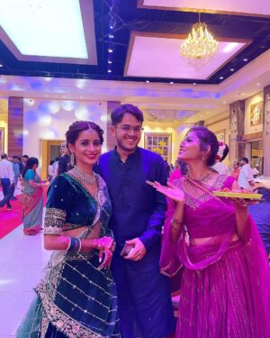 Bhoomika Dash Instagram - This day was as perfect as this photos and videos 🫶✨💫

Thank you so much to my IDS friends for joining in for the wedding ceremony of @anchal_ashmita and @dtanmoy💛